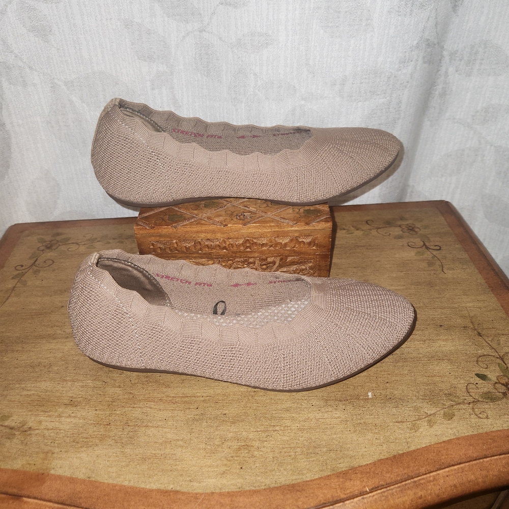 Skechers Women's Tan Flats